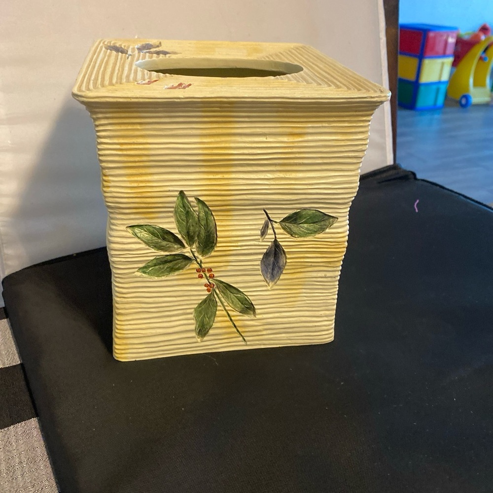 Covington Design Tissue Box Cover